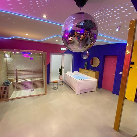 Capsule Boogie-Woogie - Jacuzzi - Sauna - Billard - Jeux - Ecran Geant - Filet Suspendu - Netflix La Louvière Eksteriør bilde