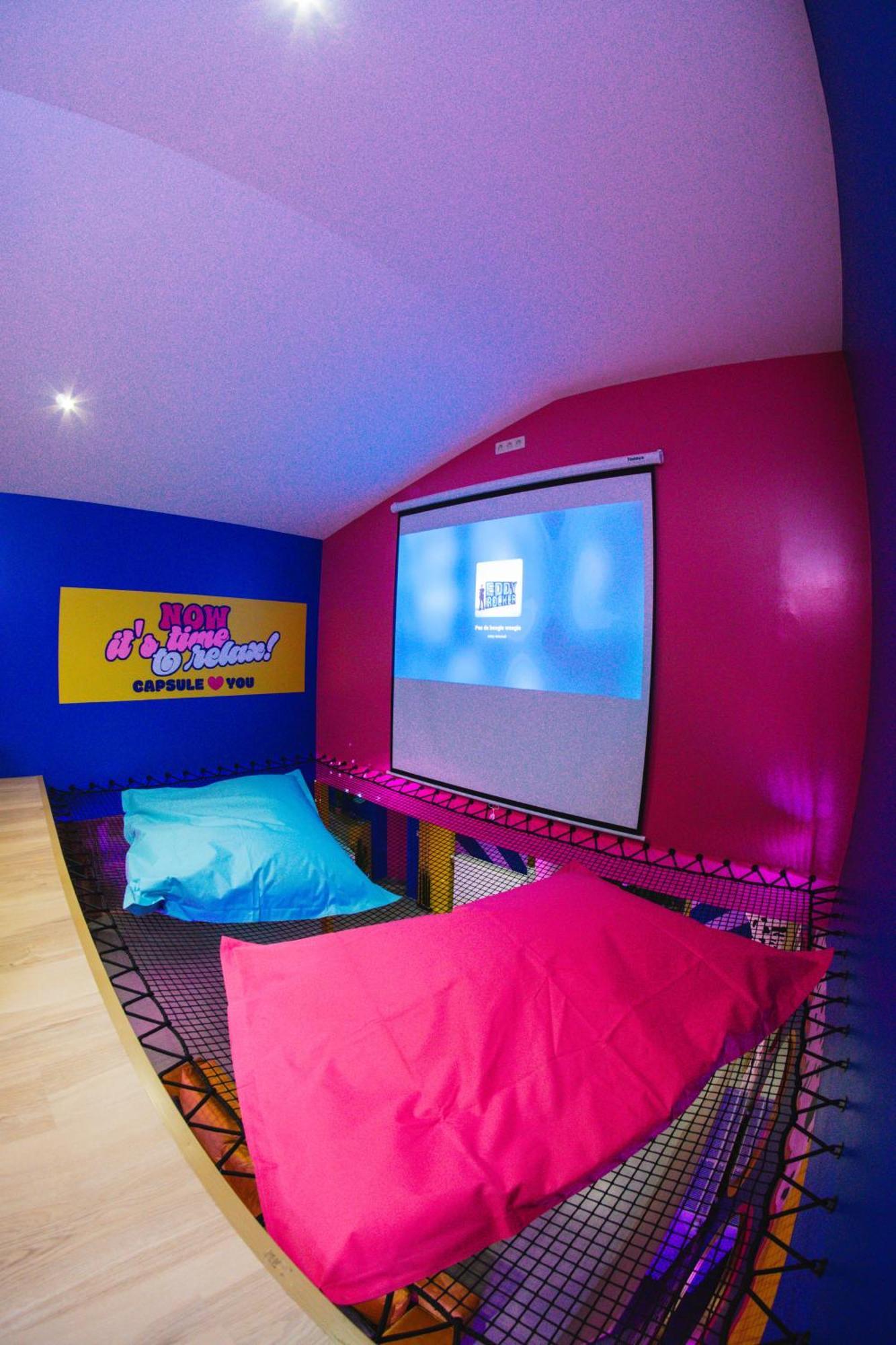 Capsule Boogie-Woogie - Jacuzzi - Sauna - Billard - Jeux - Ecran Geant - Filet Suspendu - Netflix La Louvière Eksteriør bilde