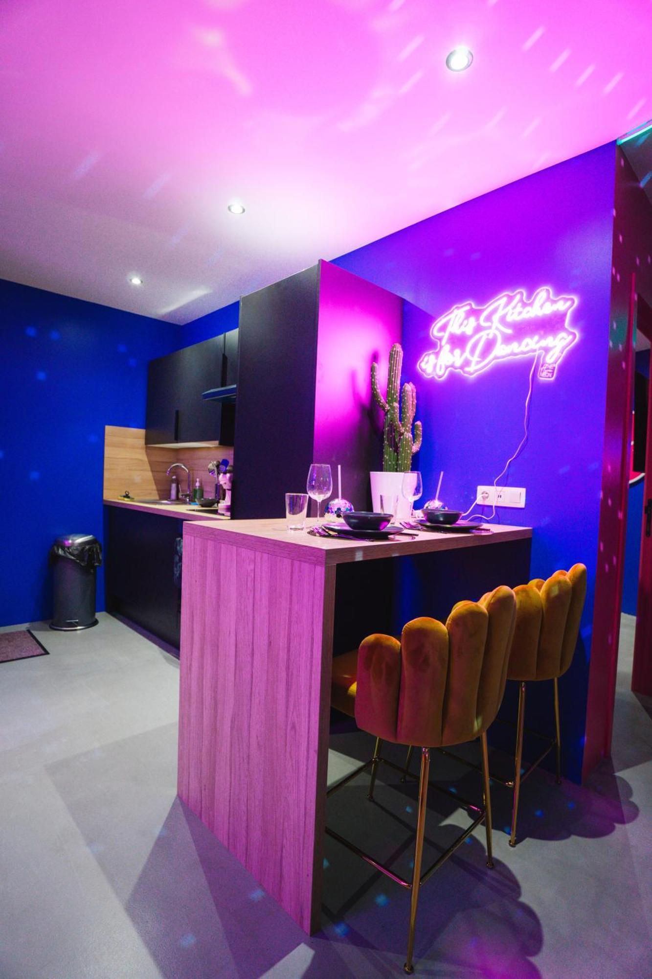 Capsule Boogie-Woogie - Jacuzzi - Sauna - Billard - Jeux - Ecran Geant - Filet Suspendu - Netflix La Louvière Eksteriør bilde
