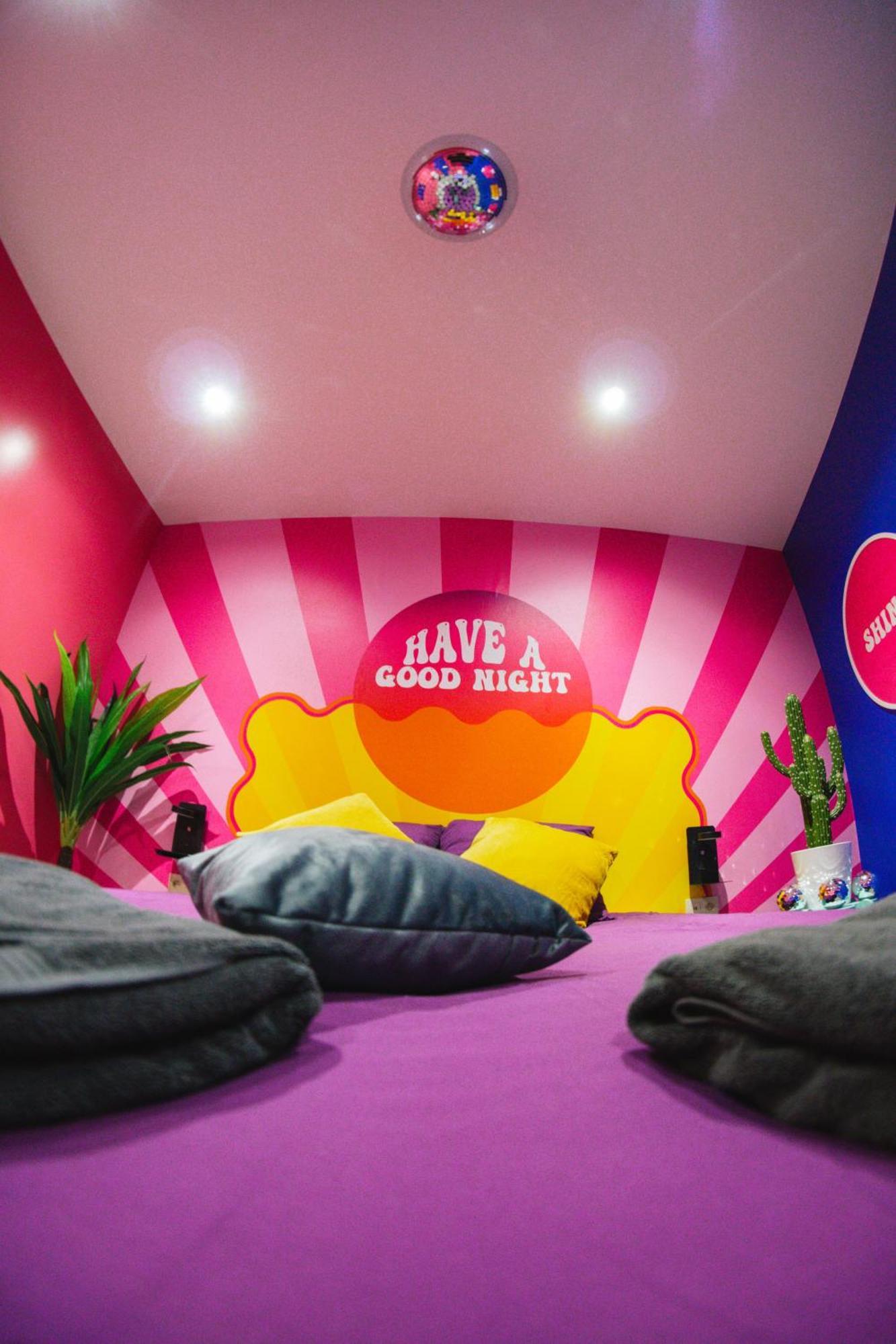 Capsule Boogie-Woogie - Jacuzzi - Sauna - Billard - Jeux - Ecran Geant - Filet Suspendu - Netflix La Louvière Eksteriør bilde