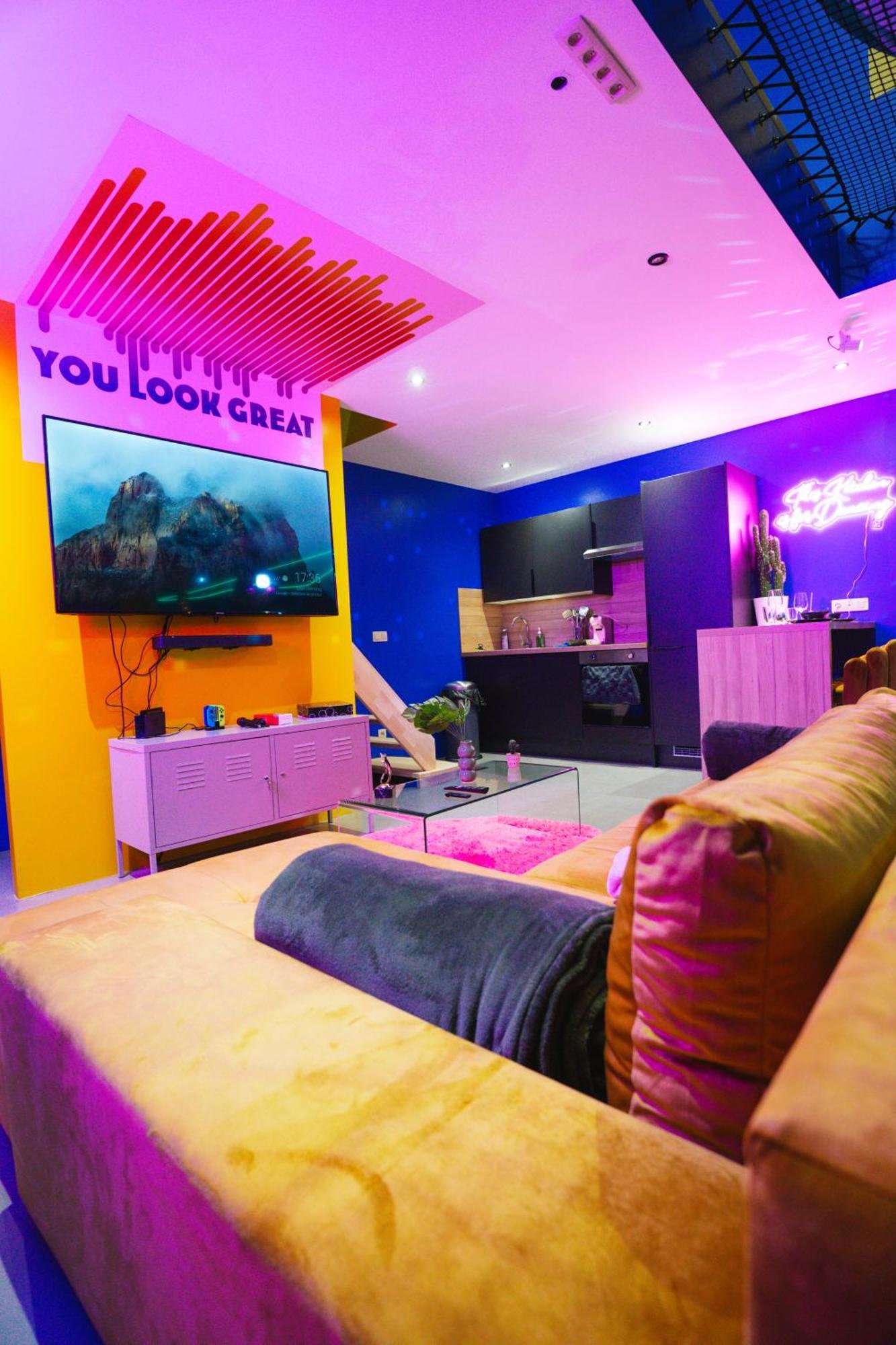 Capsule Boogie-Woogie - Jacuzzi - Sauna - Billard - Jeux - Ecran Geant - Filet Suspendu - Netflix La Louvière Eksteriør bilde