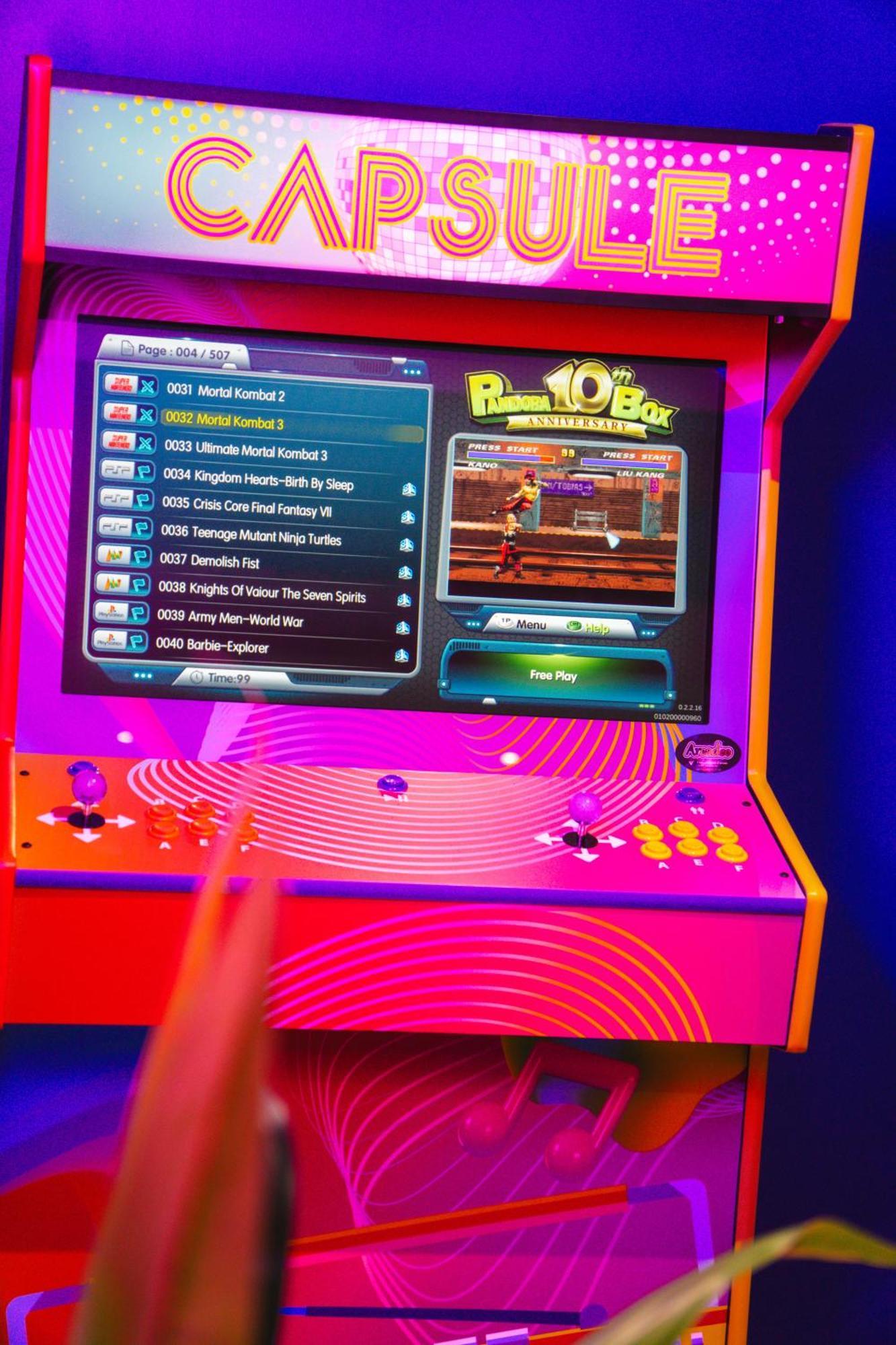 Capsule Boogie-Woogie - Jacuzzi - Sauna - Billard - Jeux - Ecran Geant - Filet Suspendu - Netflix La Louvière Eksteriør bilde